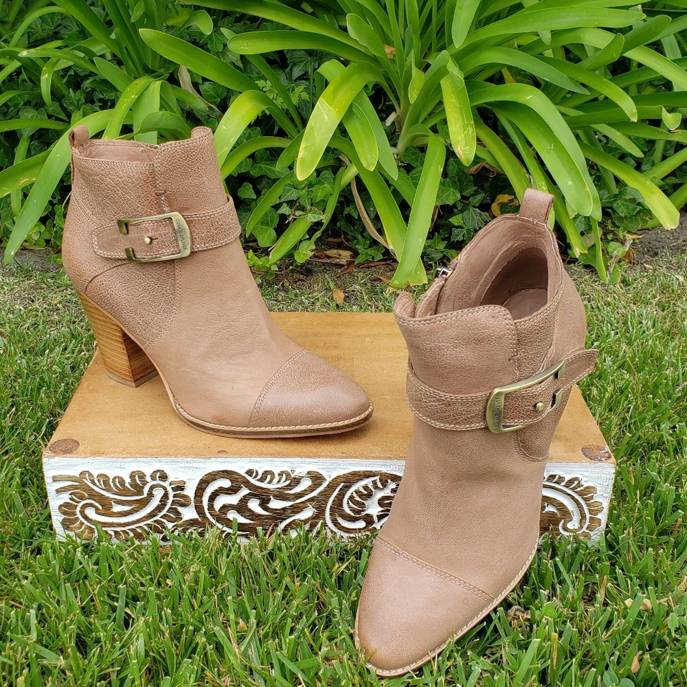 Beautiful Donald J. Pliner Natural/Neutral Leather Buckle Booties - Picture 2 of 13